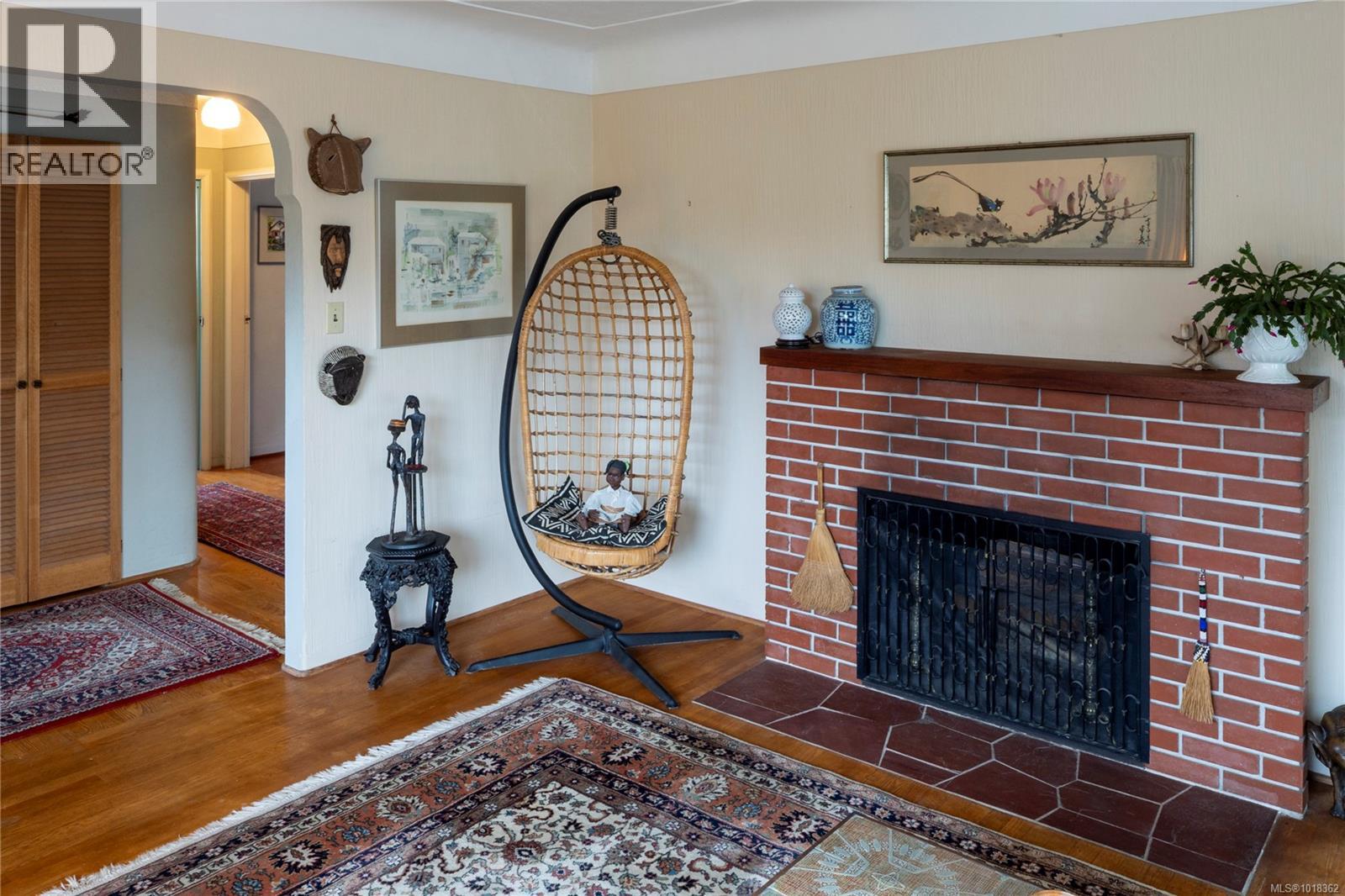 305 Linden Ave, Victoria, British Columbia  V8V 4E8 - Photo 4 - 1018362