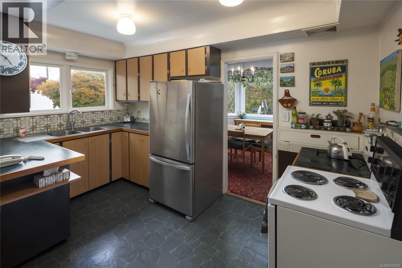 305 Linden Ave, Victoria, British Columbia  V8V 4E8 - Photo 6 - 1018362