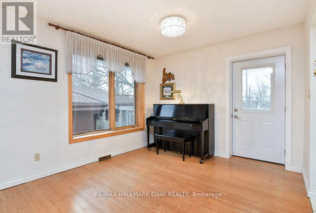 18a Elm Street E, New Tecumseth, Ontario  L9R 1M8 - Photo 3 - N12522392