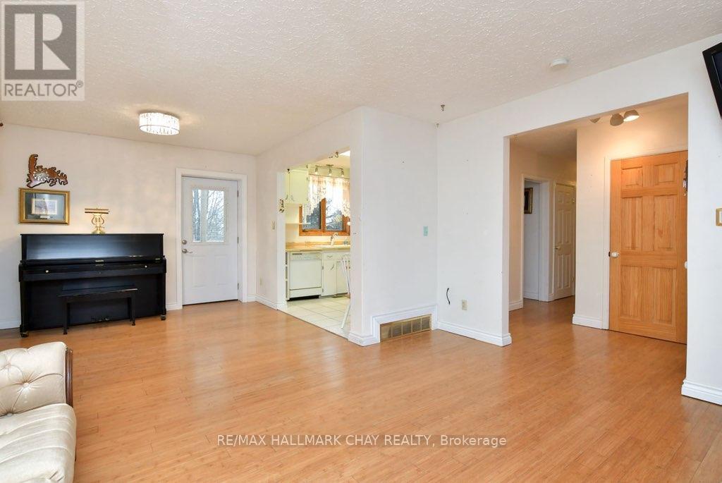 18a Elm Street E, New Tecumseth, Ontario  L9R 1M8 - Photo 6 - N12522392