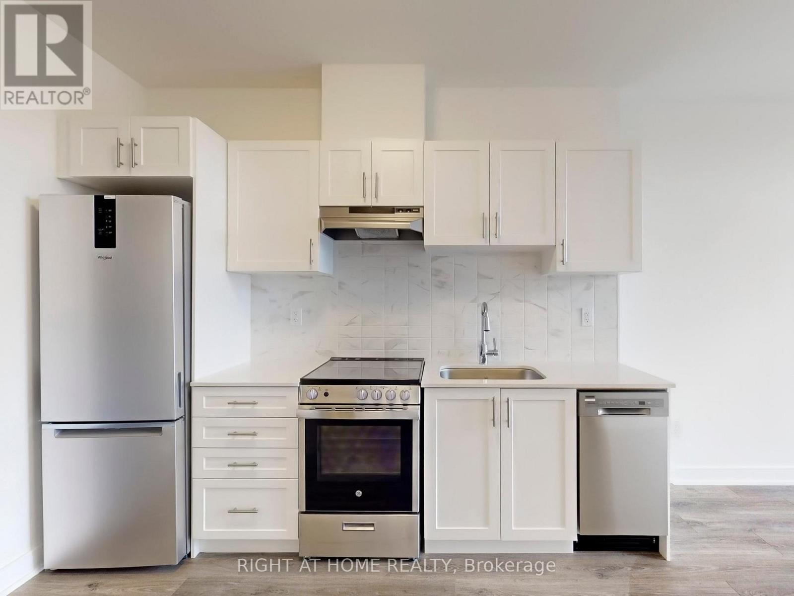 B304 - 715 Davis Drive, Newmarket, Ontario  L3Y 0J2 - Photo 5 - N12522520