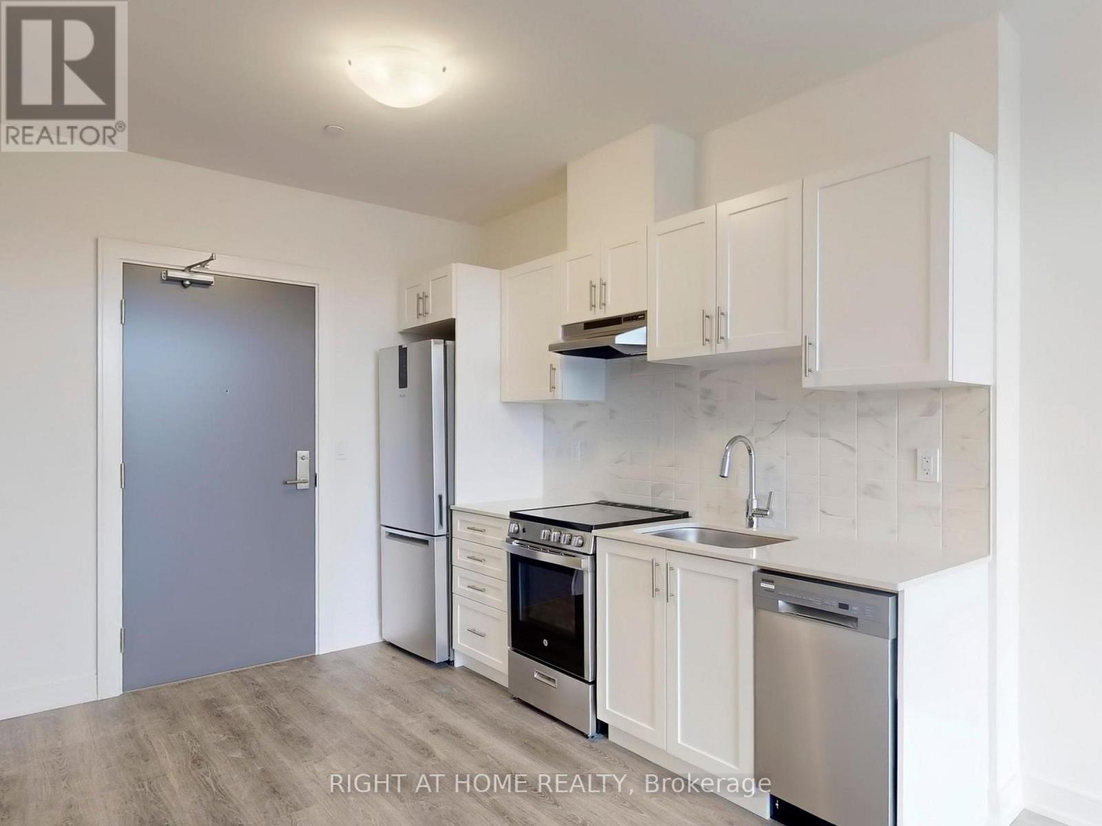 B304 - 715 Davis Drive, Newmarket, Ontario  L3Y 0J2 - Photo 6 - N12522520