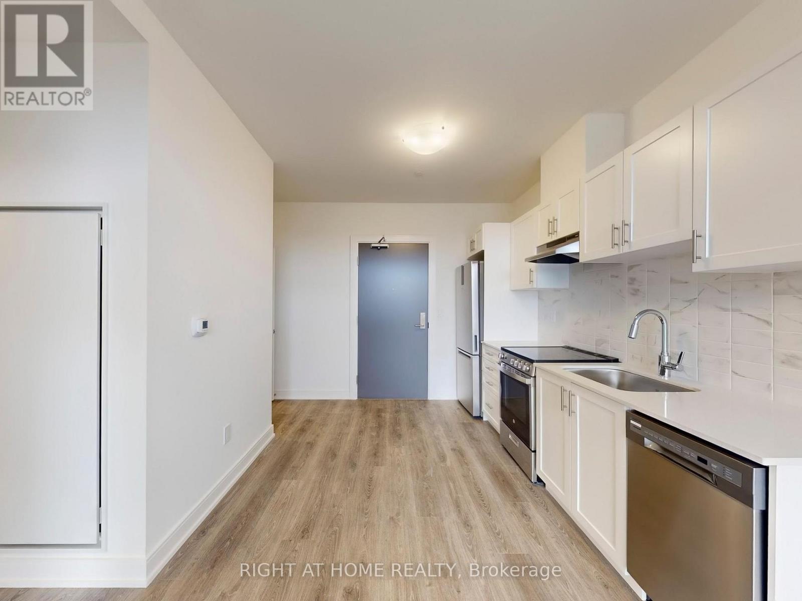 B304 - 715 Davis Drive, Newmarket, Ontario  L3Y 0J2 - Photo 7 - N12522520