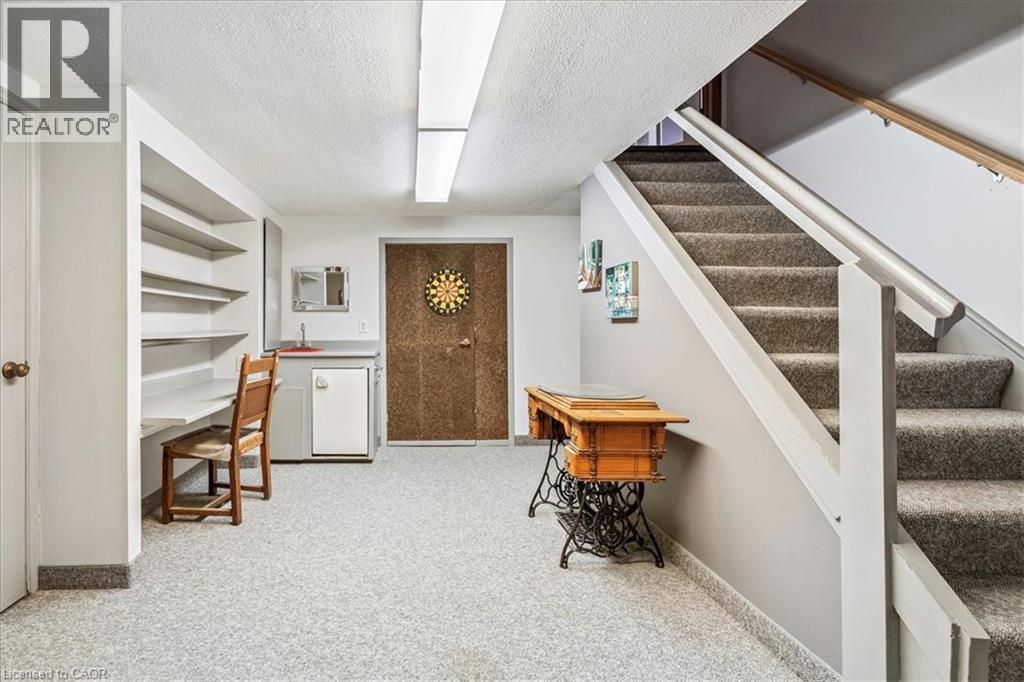 595 Barons Court, Burlington, Ontario L7R 4E4 - Photo 39 - 40780416