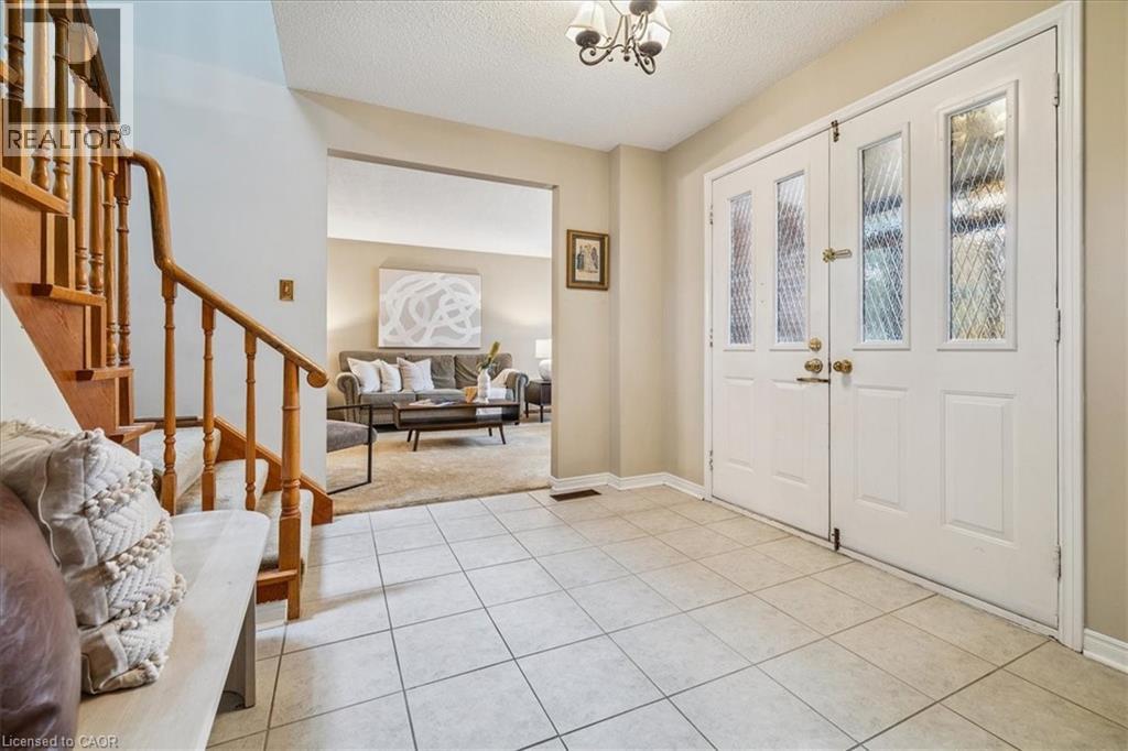 595 Barons Court, Burlington, Ontario L7R 4E4 - Photo 7 - 40780416