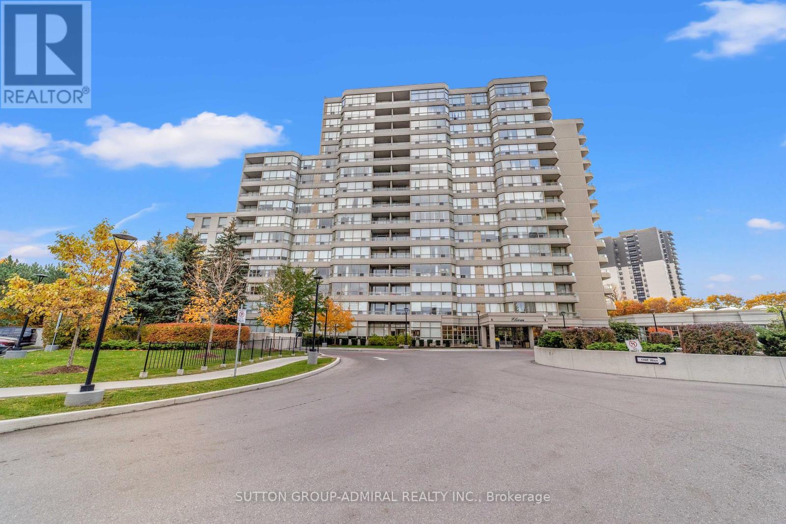 304 - 11 Townsgate Drive, Vaughan, Ontario L4J 8G4 - Photo 2 - N12522536