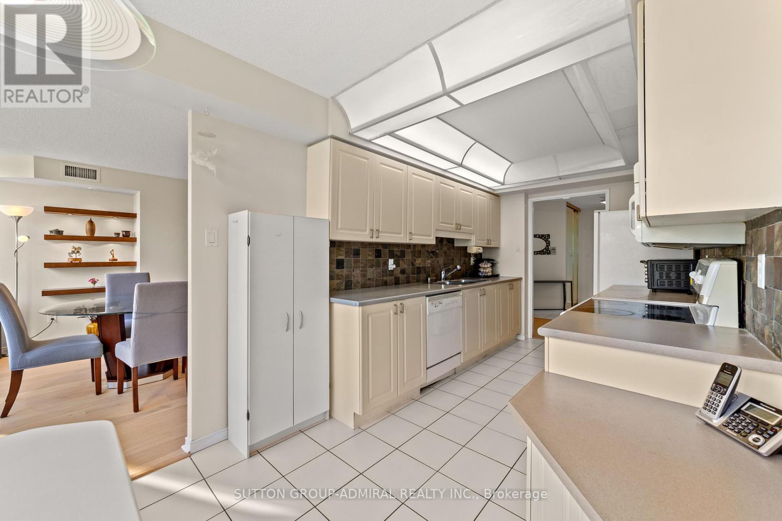 304 - 11 Townsgate Drive, Vaughan, Ontario L4J 8G4 - Photo 25 - N12522536