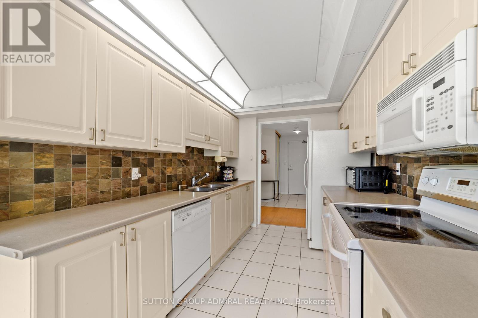 304 - 11 Townsgate Drive, Vaughan, Ontario L4J 8G4 - Photo 26 - N12522536