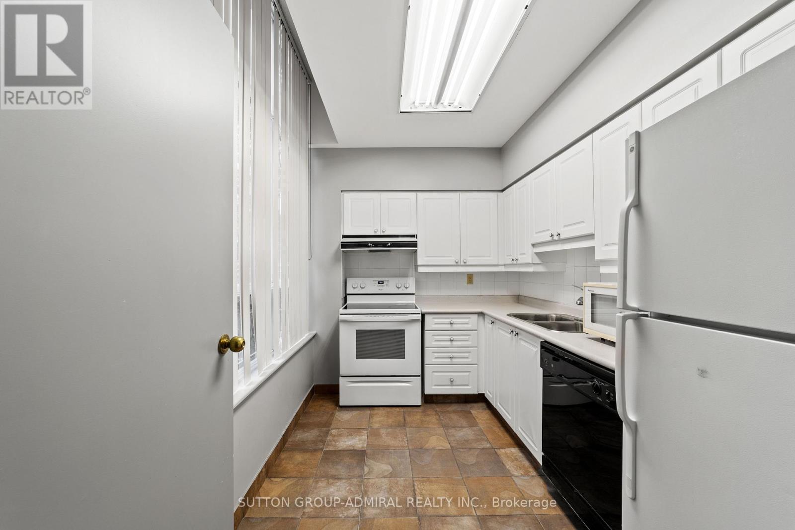 304 - 11 Townsgate Drive, Vaughan, Ontario L4J 8G4 - Photo 44 - N12522536