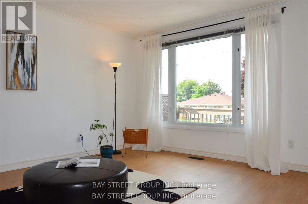 728 Sunnypoint Drive, Newmarket, Ontario  L3Y 2Z8 - Photo 10 - N12522678