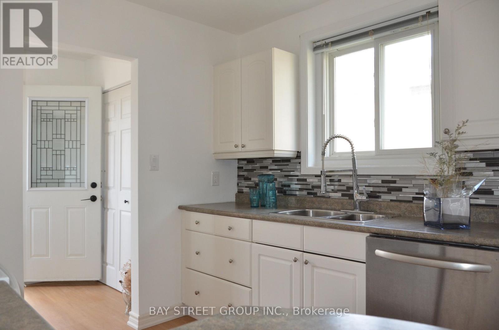 728 Sunnypoint Drive, Newmarket, Ontario  L3Y 2Z8 - Photo 12 - N12522678