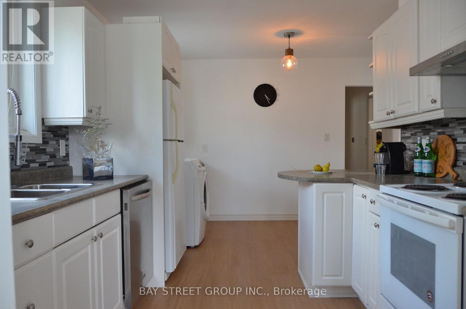 728 Sunnypoint Drive, Newmarket, Ontario  L3Y 2Z8 - Photo 15 - N12522678