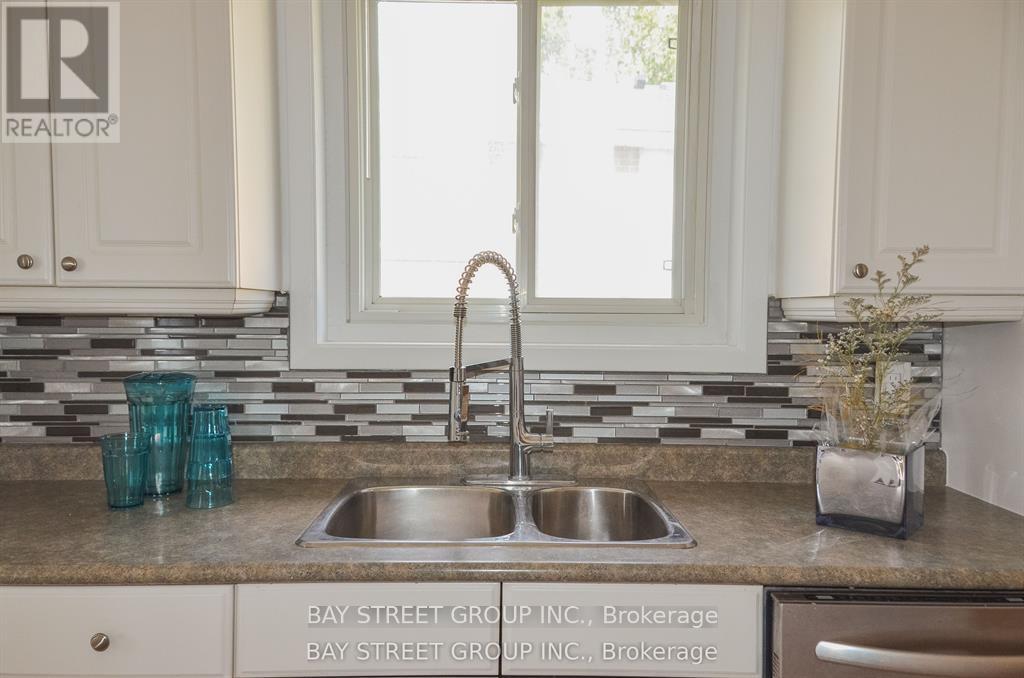 728 Sunnypoint Drive, Newmarket, Ontario  L3Y 2Z8 - Photo 16 - N12522678