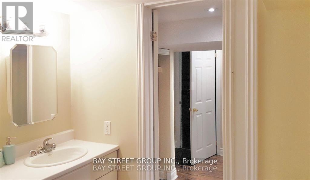 728 Sunnypoint Drive, Newmarket, Ontario  L3Y 2Z8 - Photo 39 - N12522678