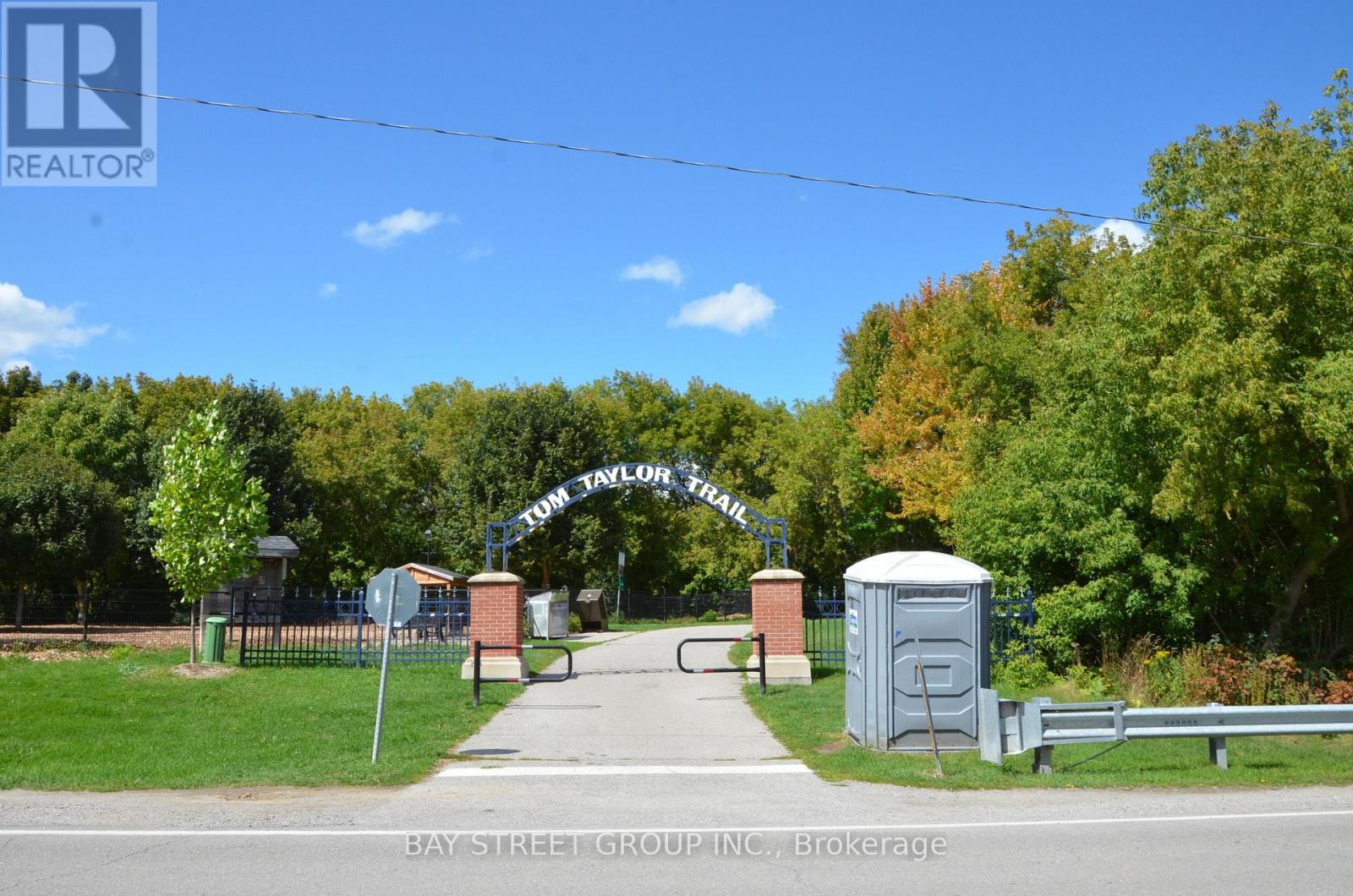 728 Sunnypoint Drive, Newmarket, Ontario  L3Y 2Z8 - Photo 4 - N12522678