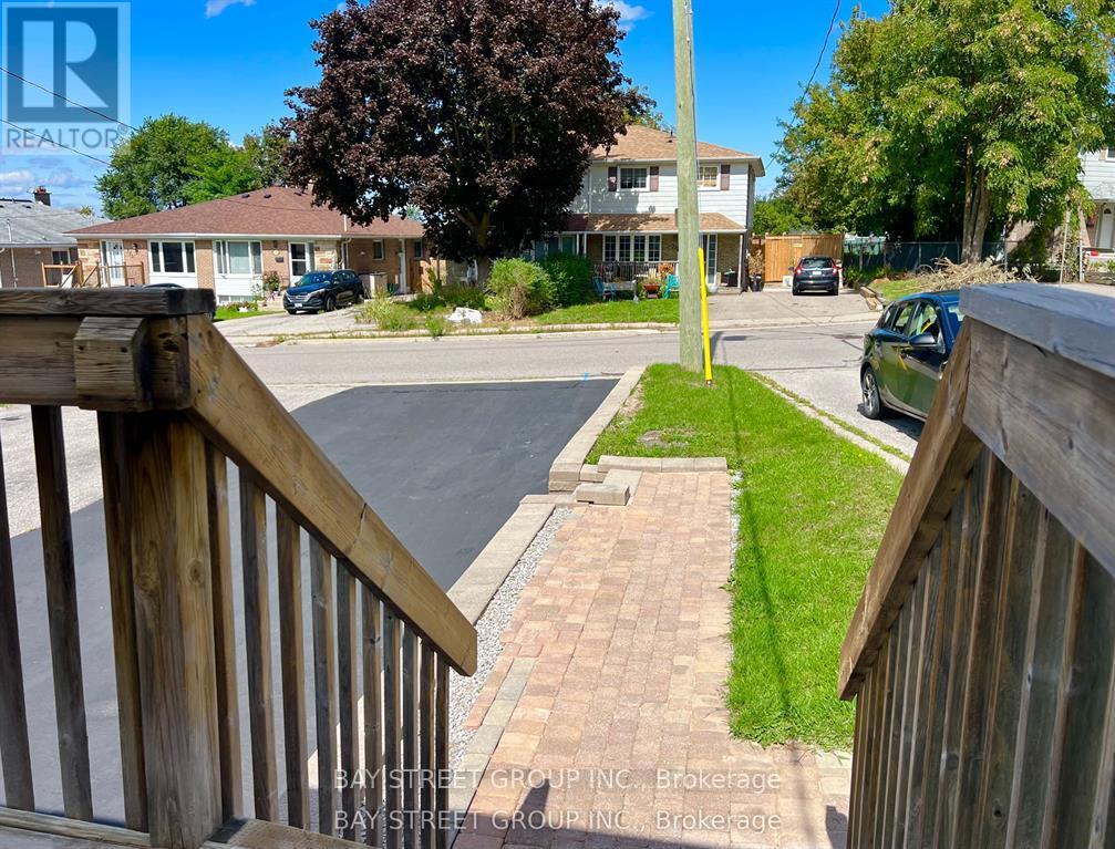 728 Sunnypoint Drive, Newmarket, Ontario  L3Y 2Z8 - Photo 8 - N12522678