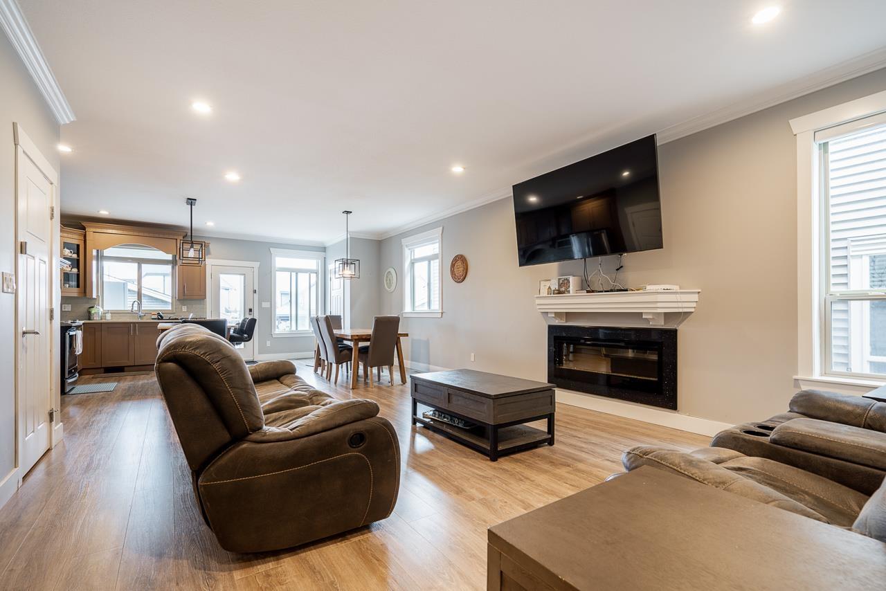 6727 184 Street, Surrey, British Columbia V3S 1E5 - Photo 3 - R3065688