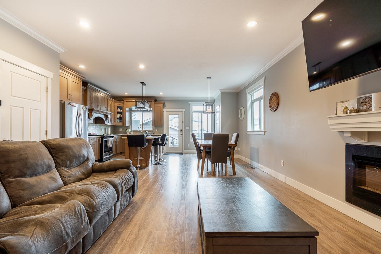 6727 184 Street, Surrey, British Columbia V3S 1E5 - Photo 4 - R3065688