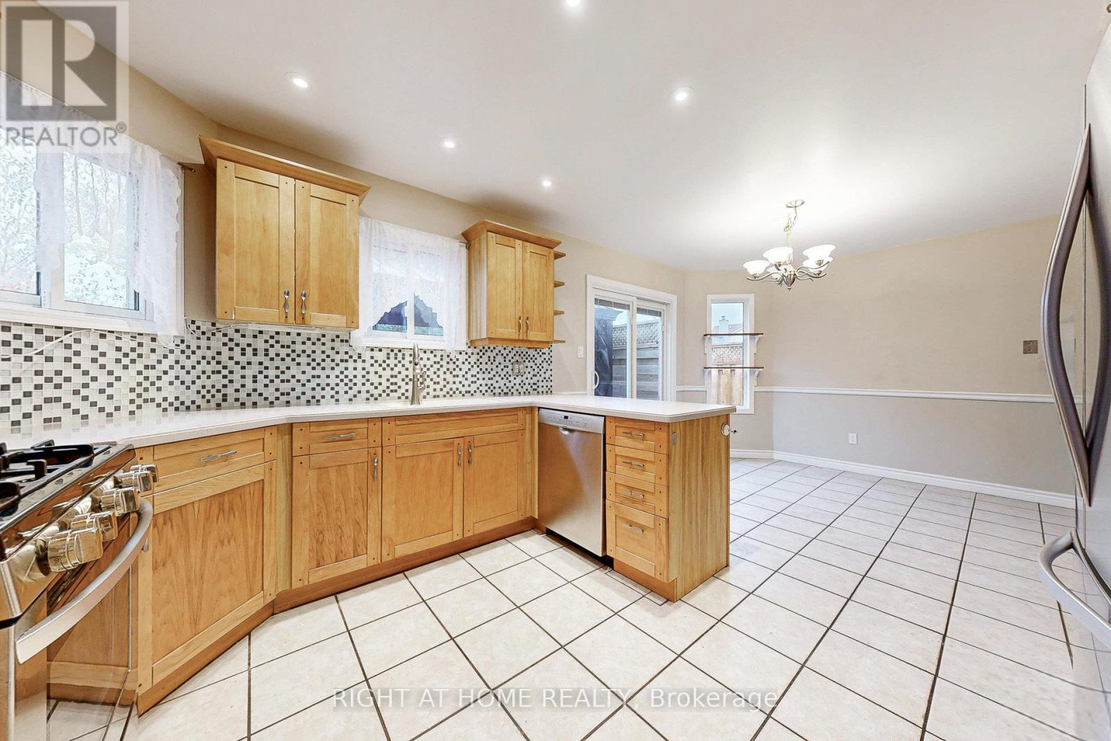 91 O'shaughnessy Crescent, Barrie (Holly), Ontario  L4N 7L9 - Photo 14 - S12522626