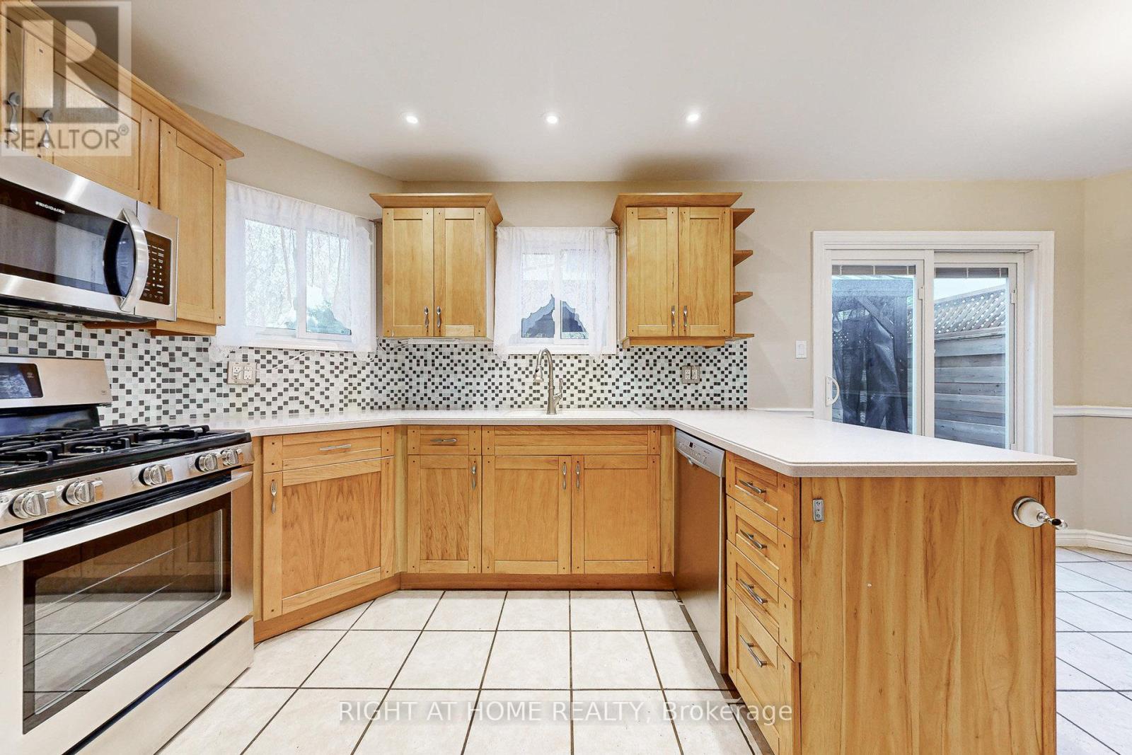 91 O'shaughnessy Crescent, Barrie (Holly), Ontario  L4N 7L9 - Photo 15 - S12522626