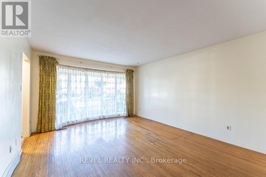 69 Buckingham Drive, Hamilton, Ontario L9C 2G6 - Photo 2 - X12467565