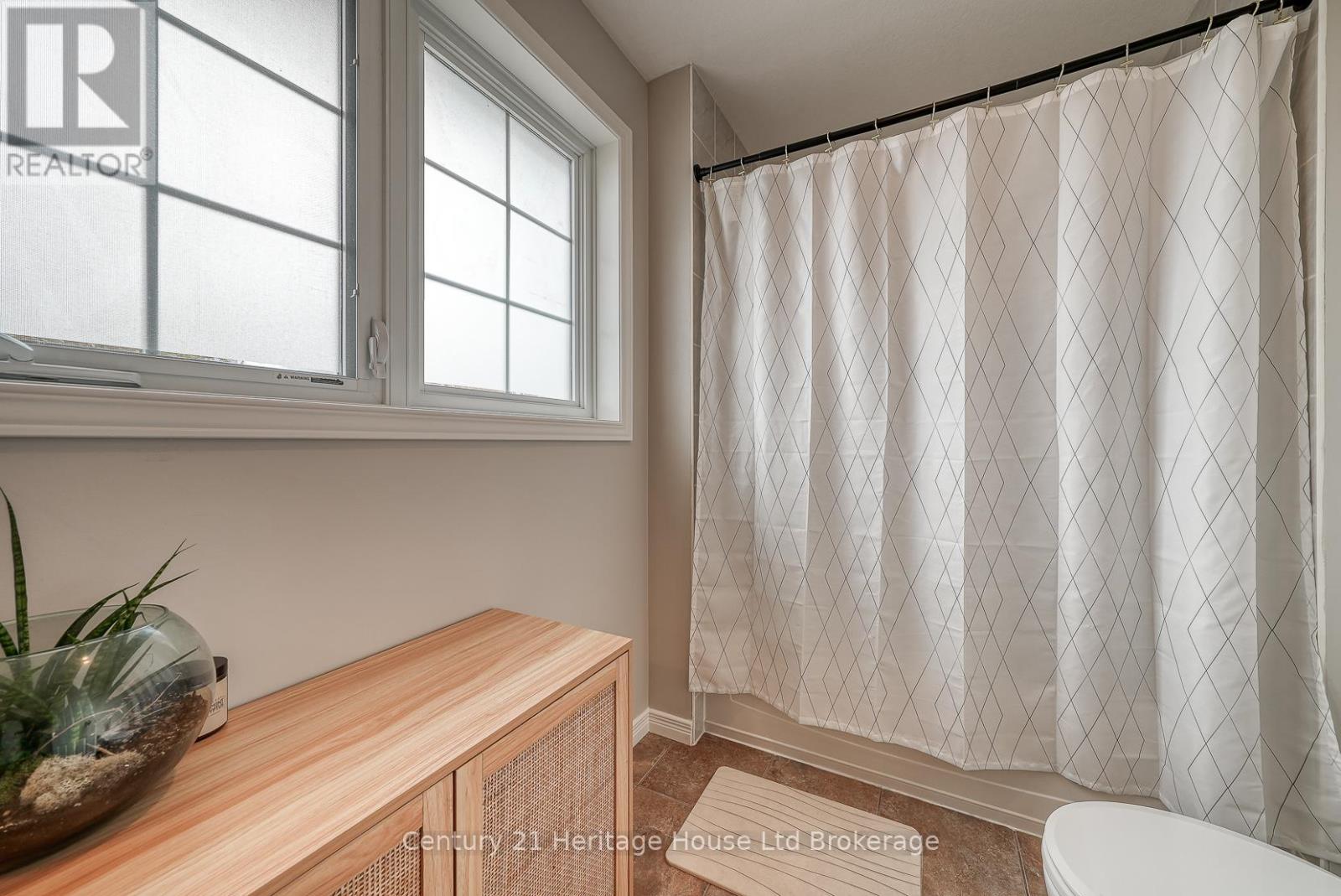 11 Talon Drive, Woodstock, Ontario N4V 0A5 - Photo 24 - X12522706