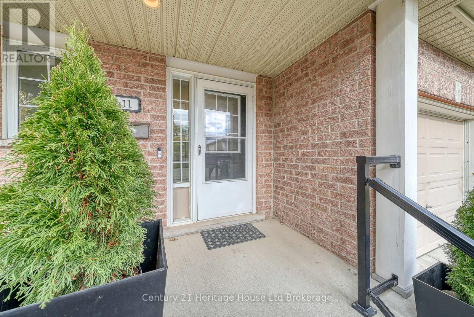 11 Talon Drive, Woodstock, Ontario N4V 0A5 - Photo 5 - X12522706