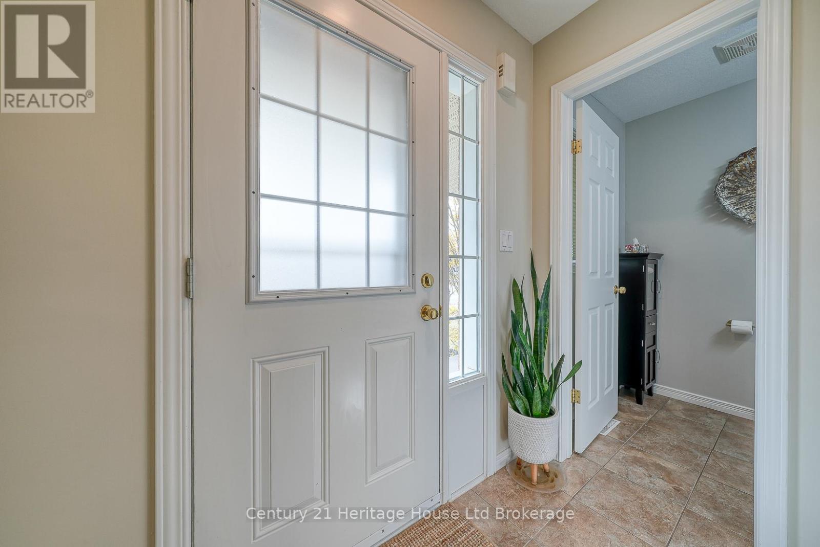 11 Talon Drive, Woodstock, Ontario N4V 0A5 - Photo 6 - X12522706