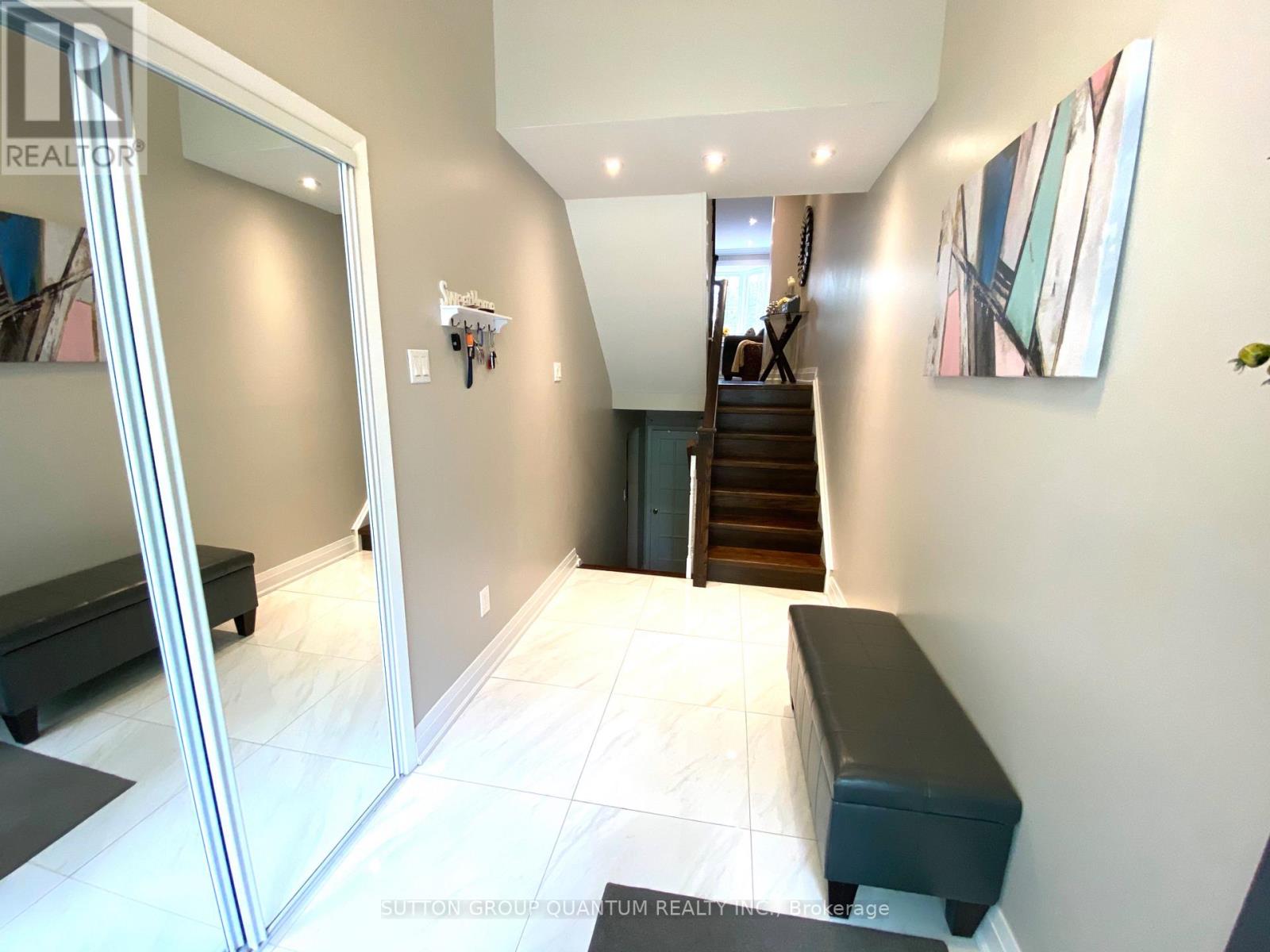 5477 Schueller Crescent, Burlington, Ontario  L7L 3T1 - Photo 2 - W12522374