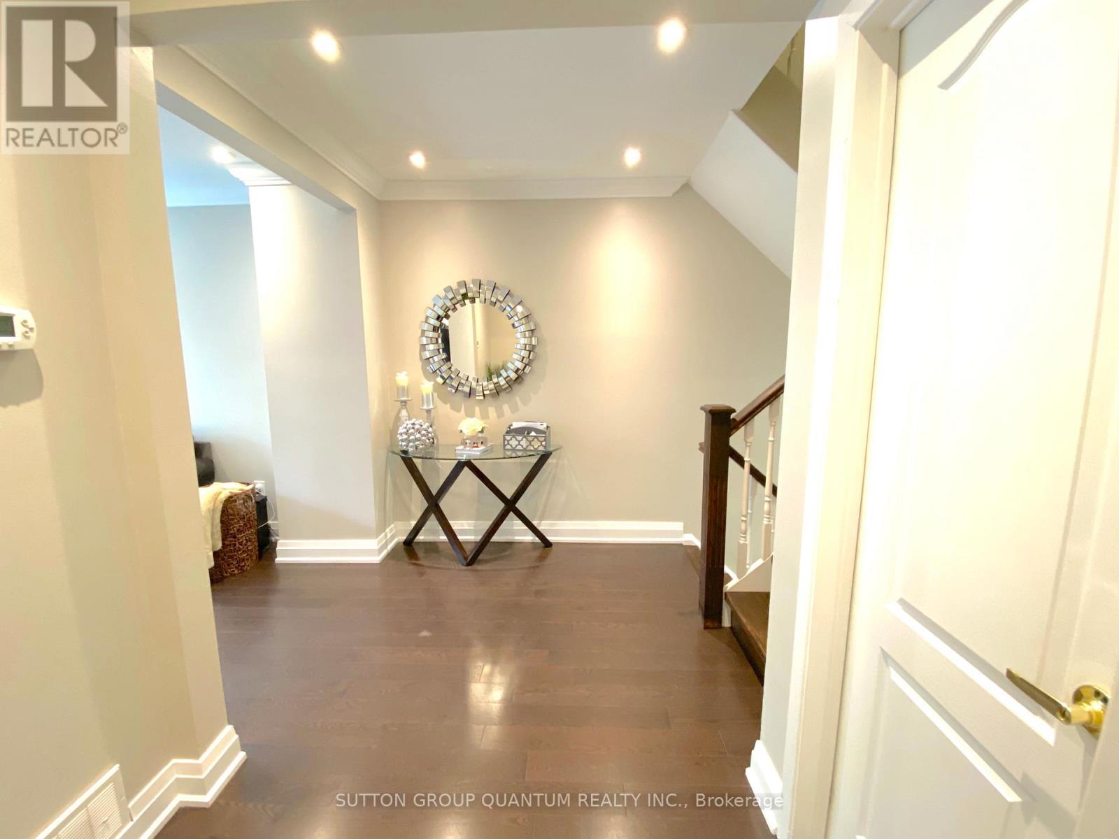 5477 Schueller Crescent, Burlington, Ontario  L7L 3T1 - Photo 3 - W12522374