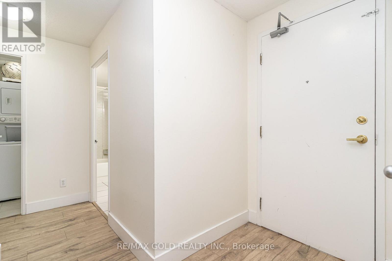 2009 - 115 Hillcrest Avenue, Mississauga, Ontario  L5B 3Y9 - Photo 15 - W12522382