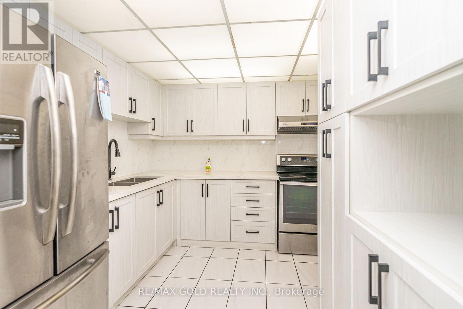 2009 - 115 Hillcrest Avenue, Mississauga, Ontario  L5B 3Y9 - Photo 20 - W12522382