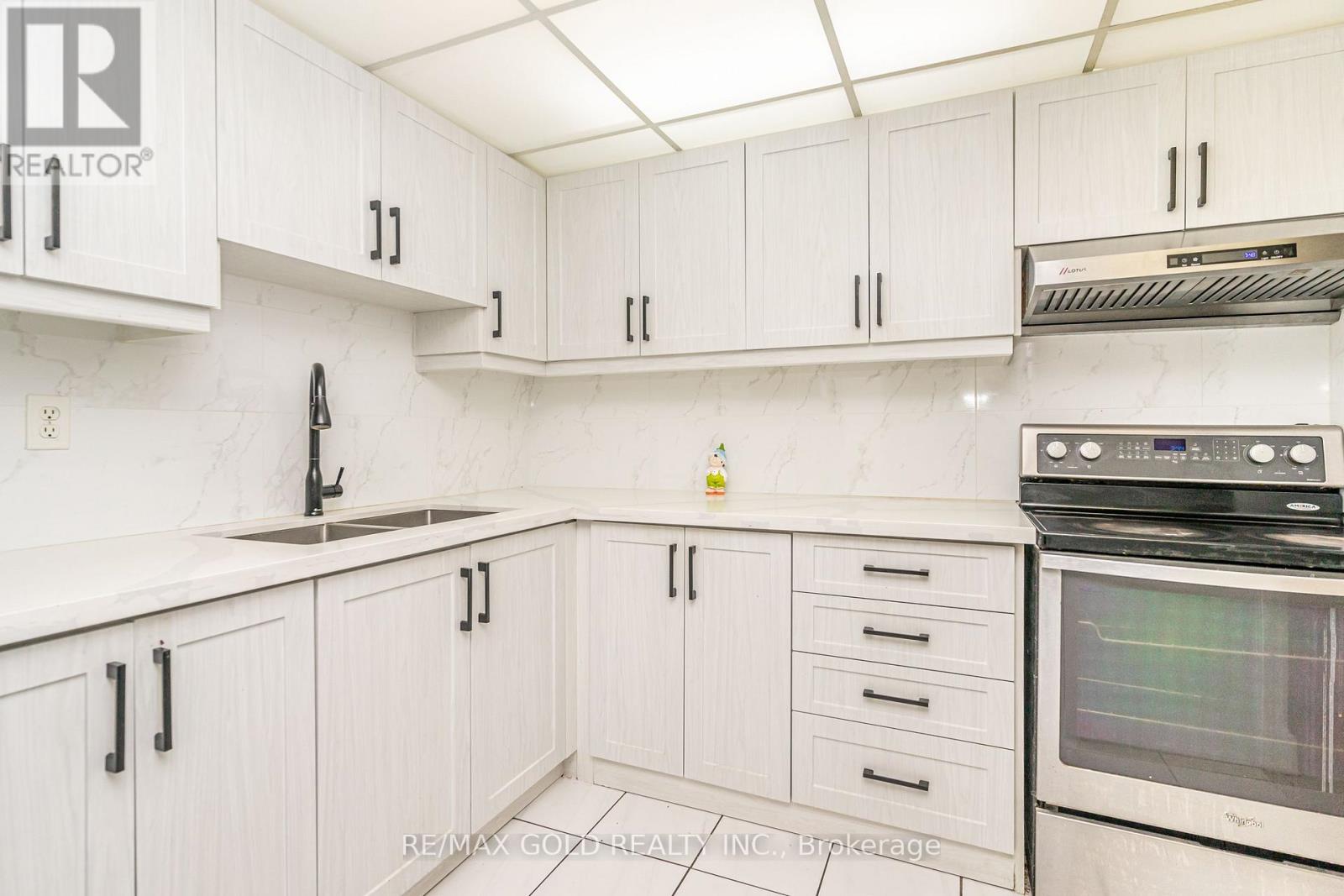 2009 - 115 Hillcrest Avenue, Mississauga, Ontario  L5B 3Y9 - Photo 21 - W12522382