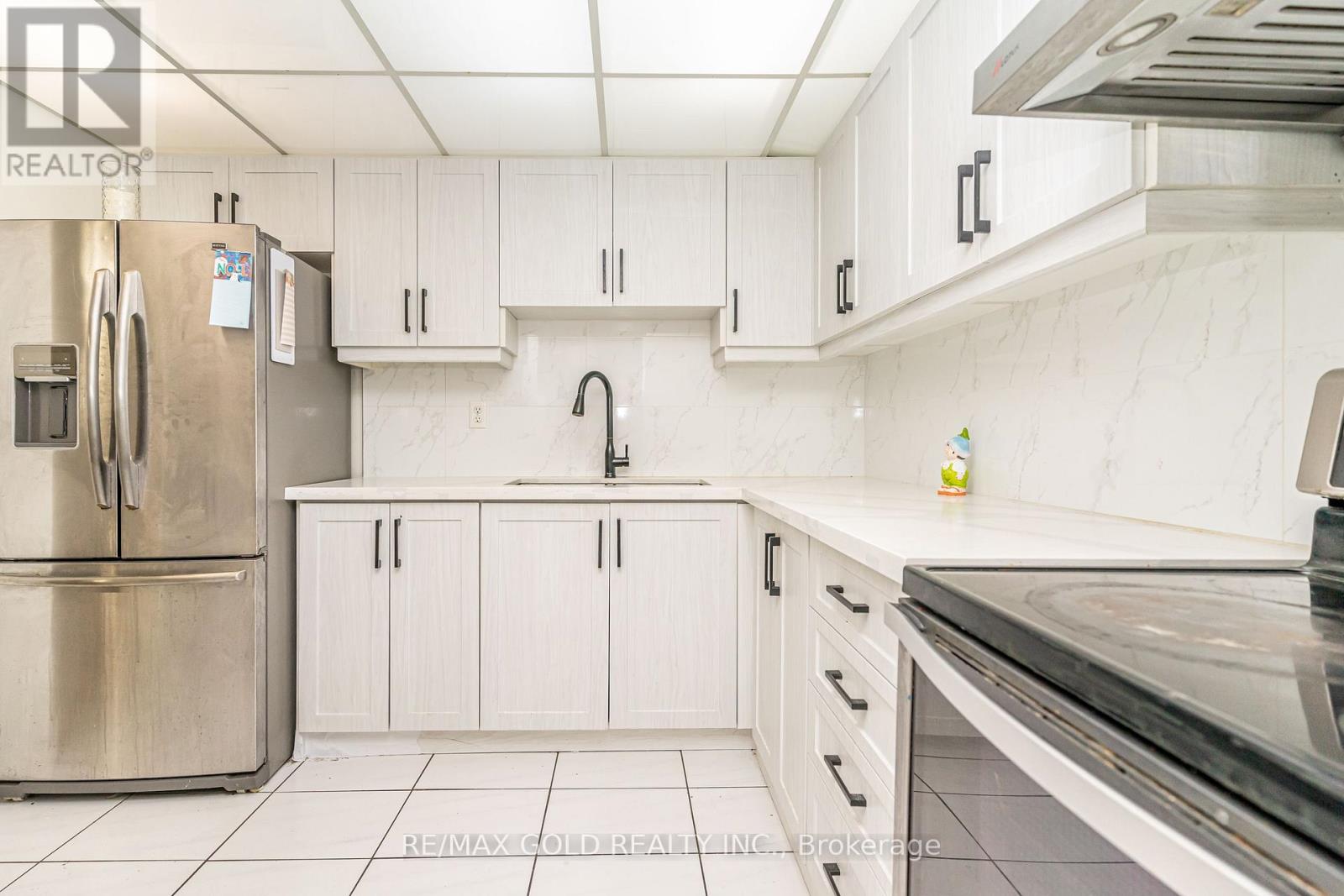 2009 - 115 Hillcrest Avenue, Mississauga, Ontario  L5B 3Y9 - Photo 22 - W12522382