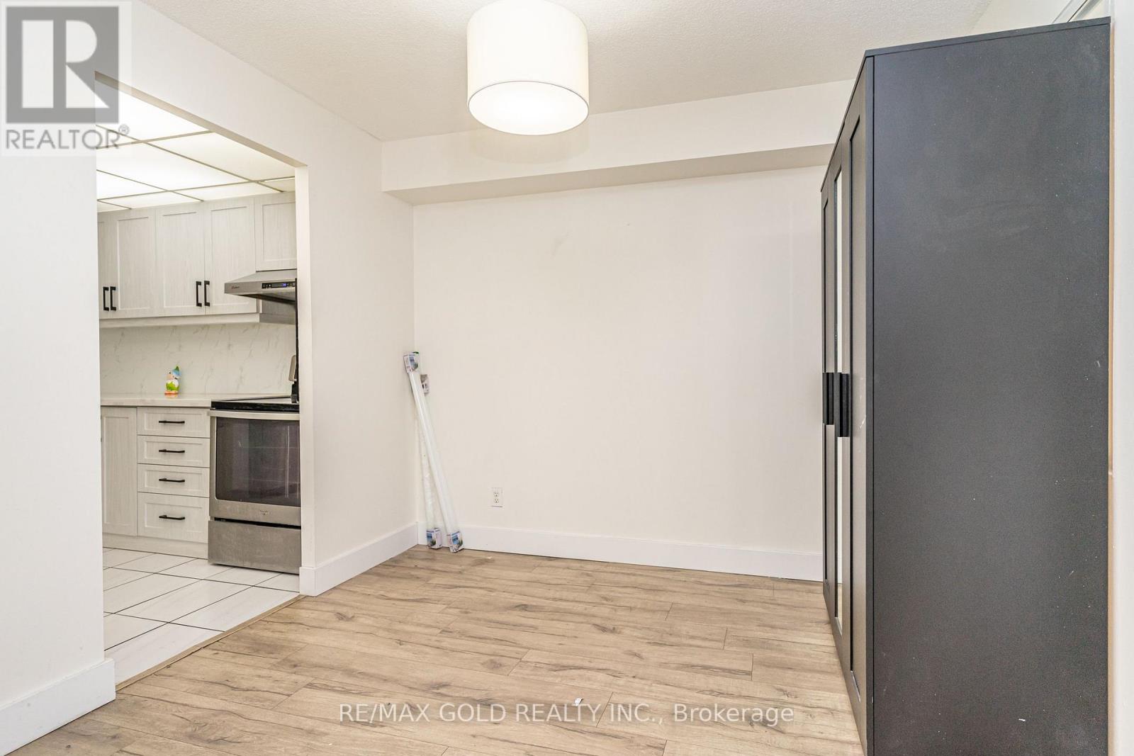 2009 - 115 Hillcrest Avenue, Mississauga, Ontario  L5B 3Y9 - Photo 25 - W12522382