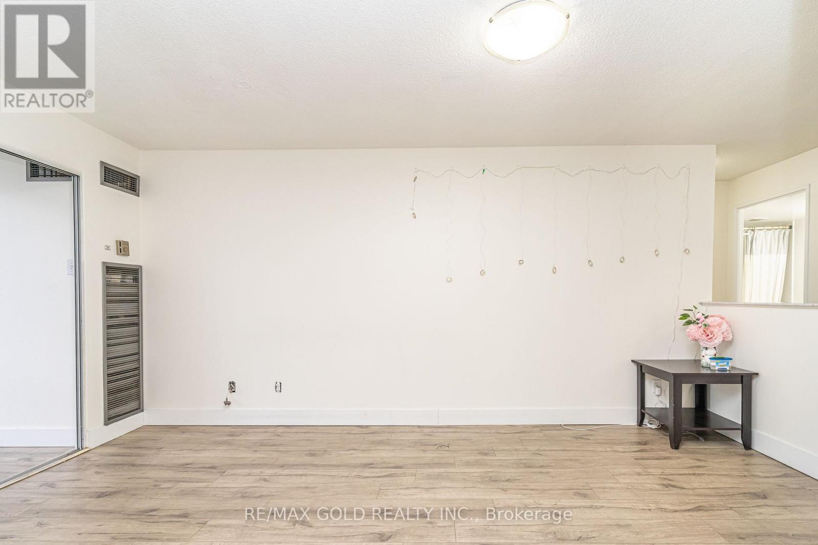 2009 - 115 Hillcrest Avenue, Mississauga, Ontario  L5B 3Y9 - Photo 28 - W12522382