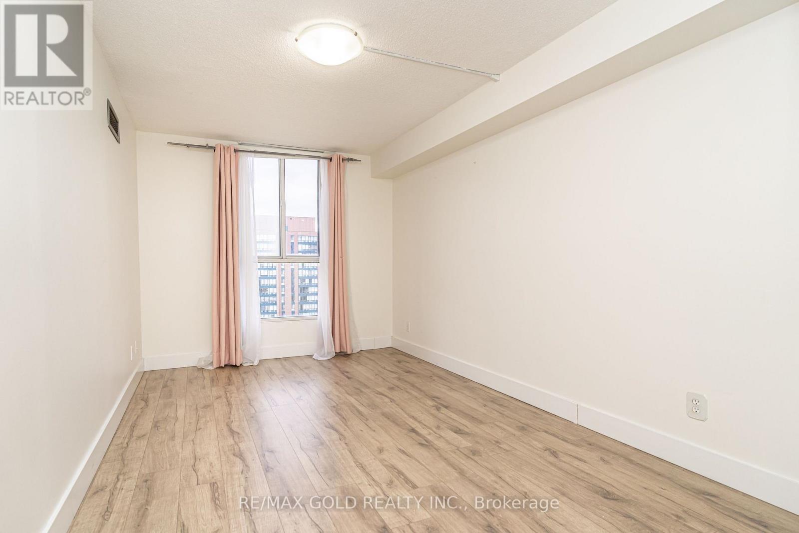 2009 - 115 Hillcrest Avenue, Mississauga, Ontario  L5B 3Y9 - Photo 30 - W12522382