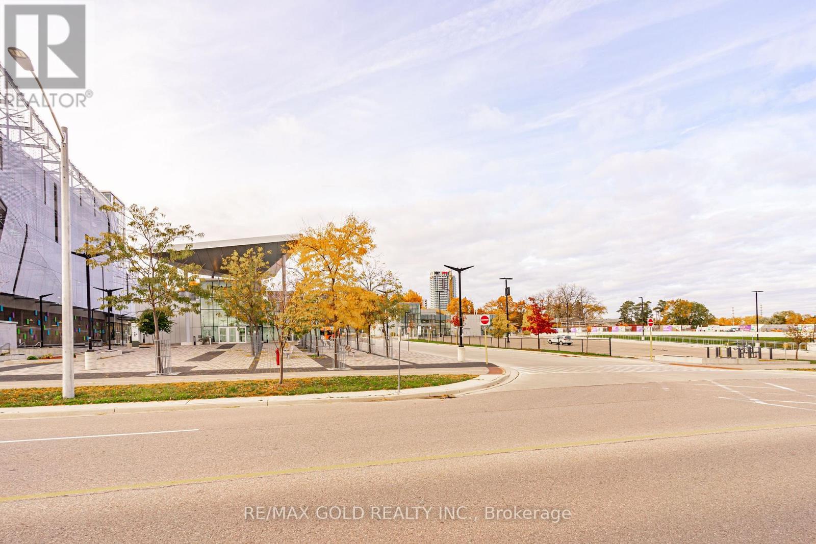 2009 - 115 Hillcrest Avenue, Mississauga, Ontario  L5B 3Y9 - Photo 38 - W12522382