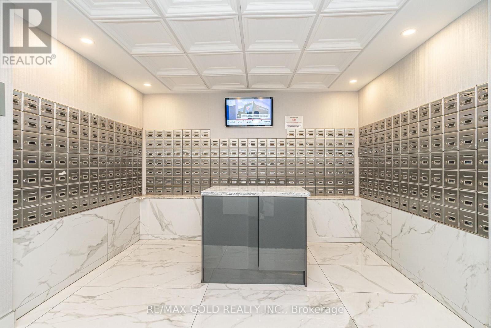 2009 - 115 Hillcrest Avenue, Mississauga, Ontario  L5B 3Y9 - Photo 9 - W12522382