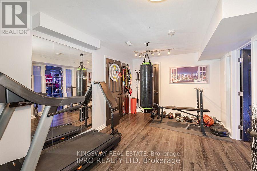 923 Bristol Road W, Mississauga, Ontario  L5V 2N9 - Photo 11 - W12522398