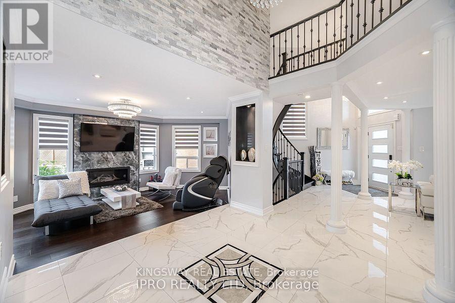 923 Bristol Road W, Mississauga, Ontario  L5V 2N9 - Photo 5 - W12522398