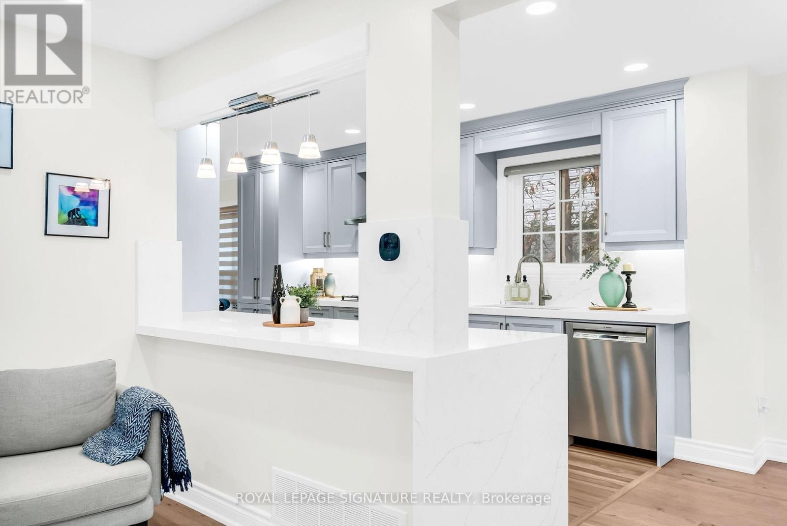 6467 Edenwood Drive, Mississauga, Ontario L5N 3H2 - Photo 16 - W12522416