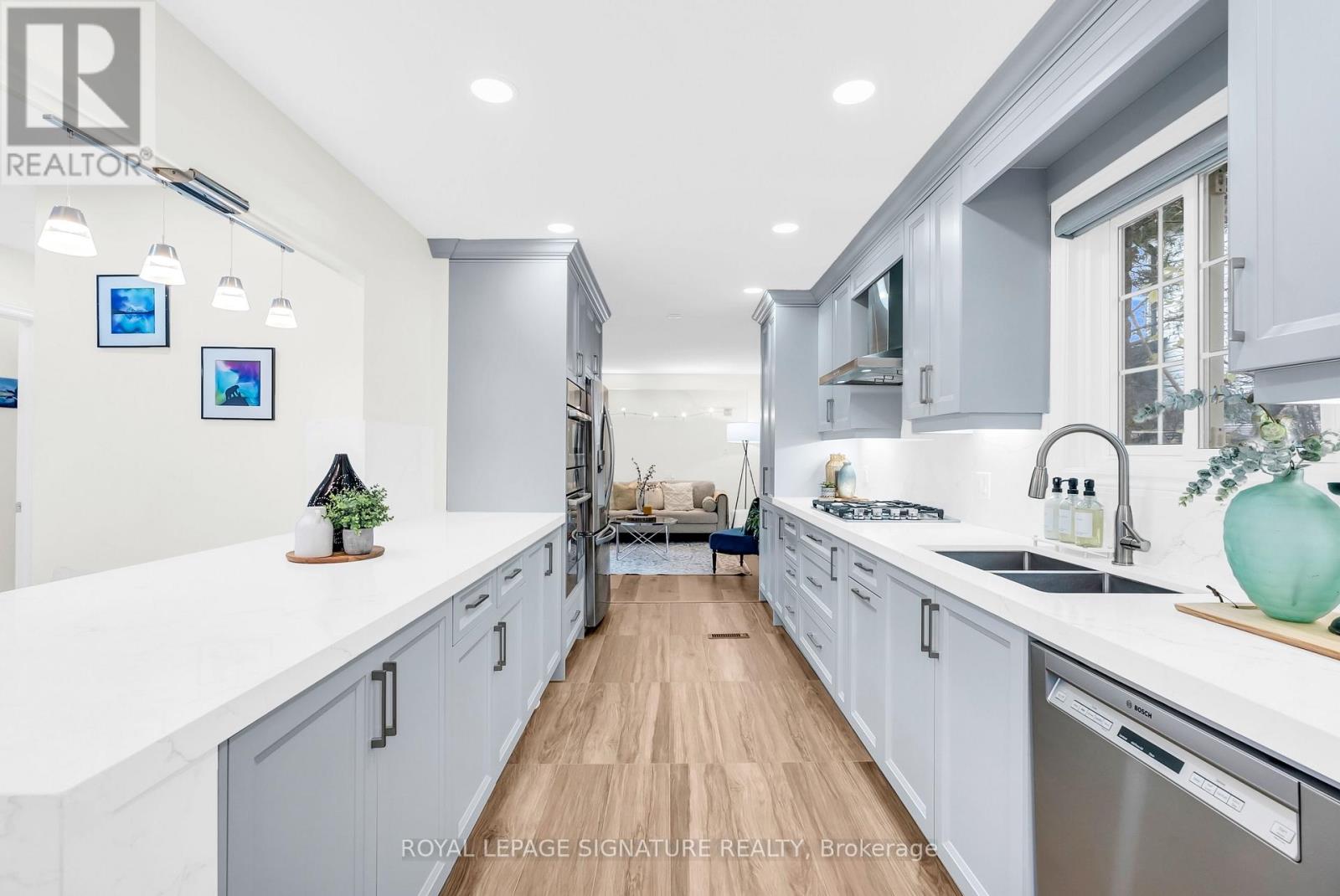 6467 Edenwood Drive, Mississauga, Ontario L5N 3H2 - Photo 17 - W12522416