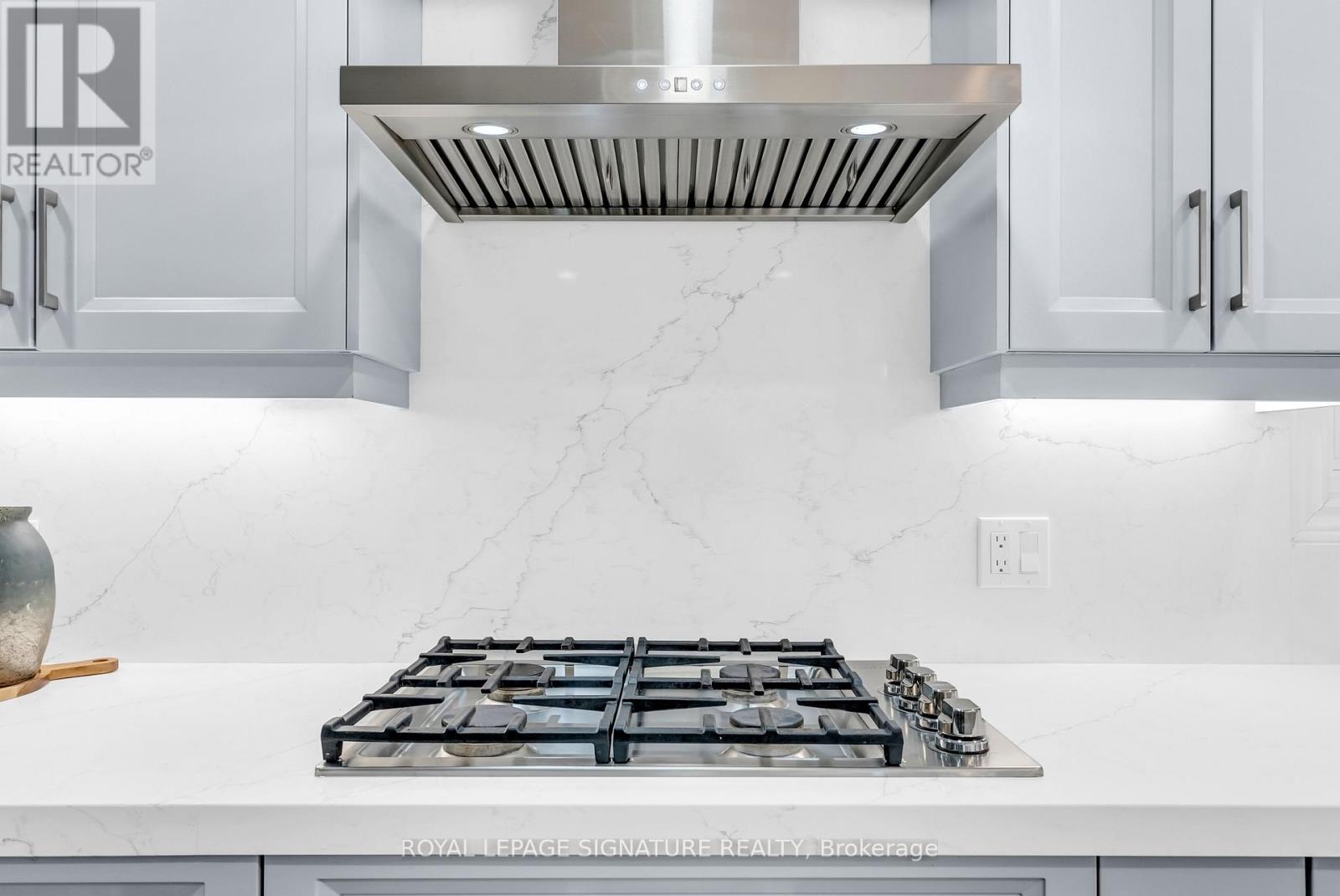 6467 Edenwood Drive, Mississauga, Ontario L5N 3H2 - Photo 19 - W12522416