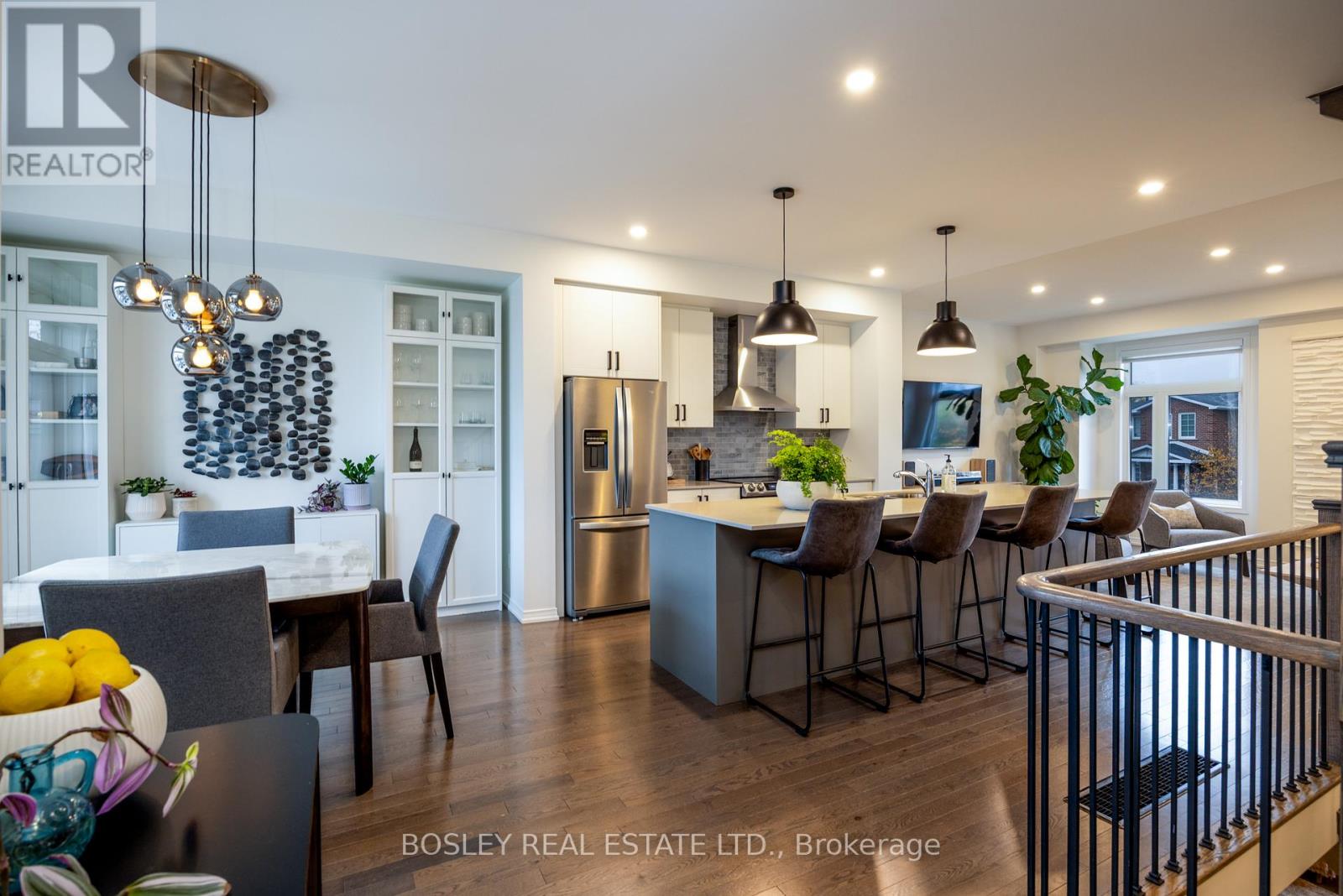 1818 Mitoff Place, Mississauga, Ontario L4W 0E8 - Photo 10 - W12522424