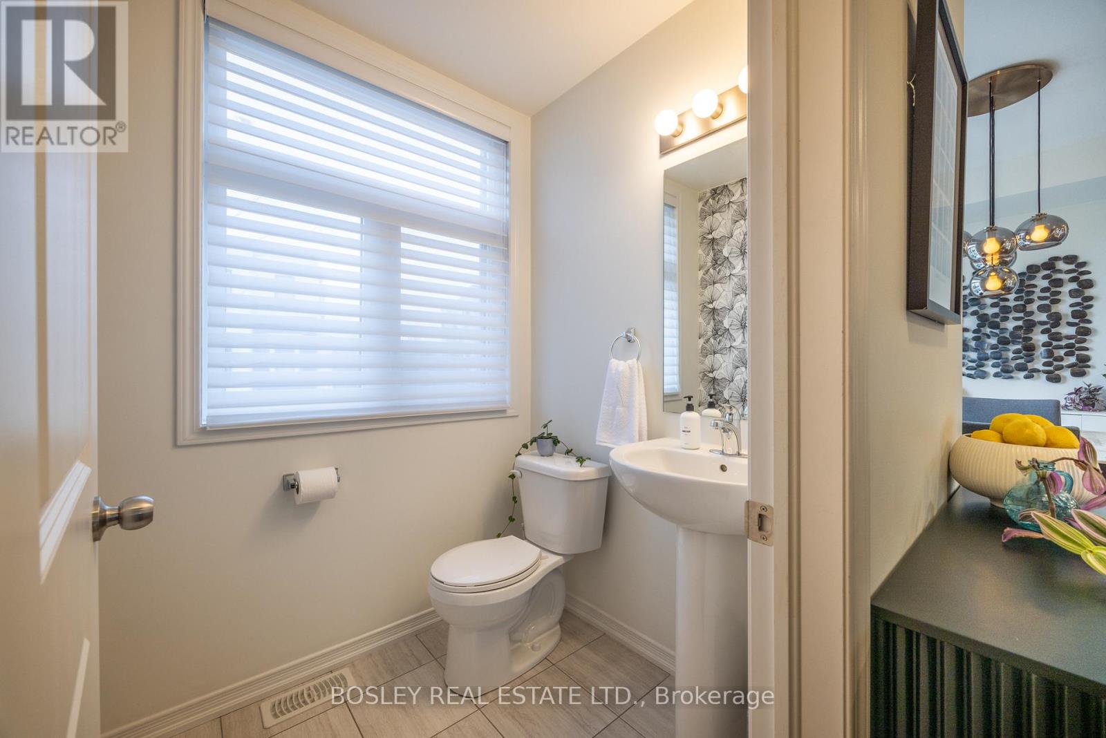 1818 Mitoff Place, Mississauga, Ontario L4W 0E8 - Photo 14 - W12522424