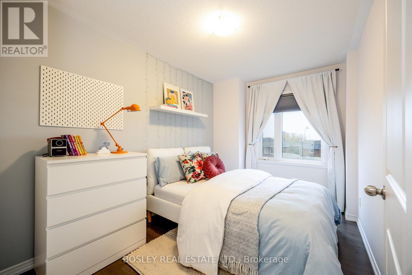 1818 Mitoff Place, Mississauga, Ontario L4W 0E8 - Photo 19 - W12522424