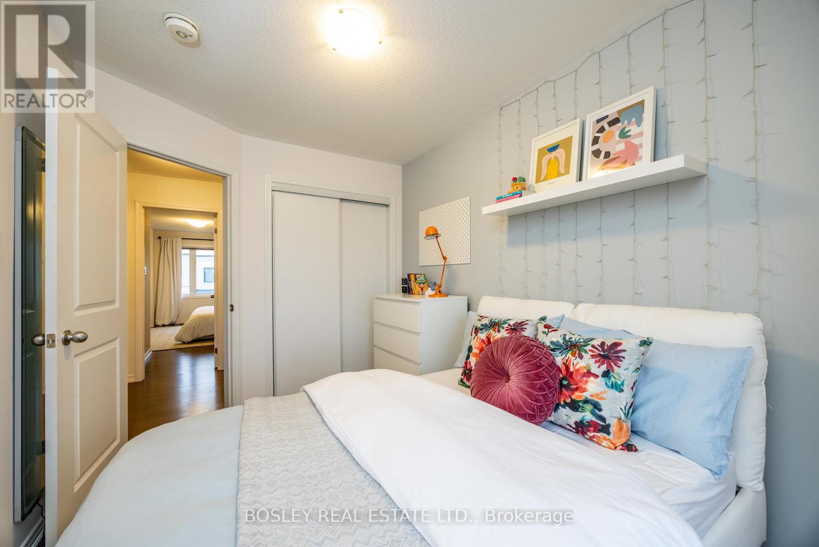 1818 Mitoff Place, Mississauga, Ontario L4W 0E8 - Photo 20 - W12522424