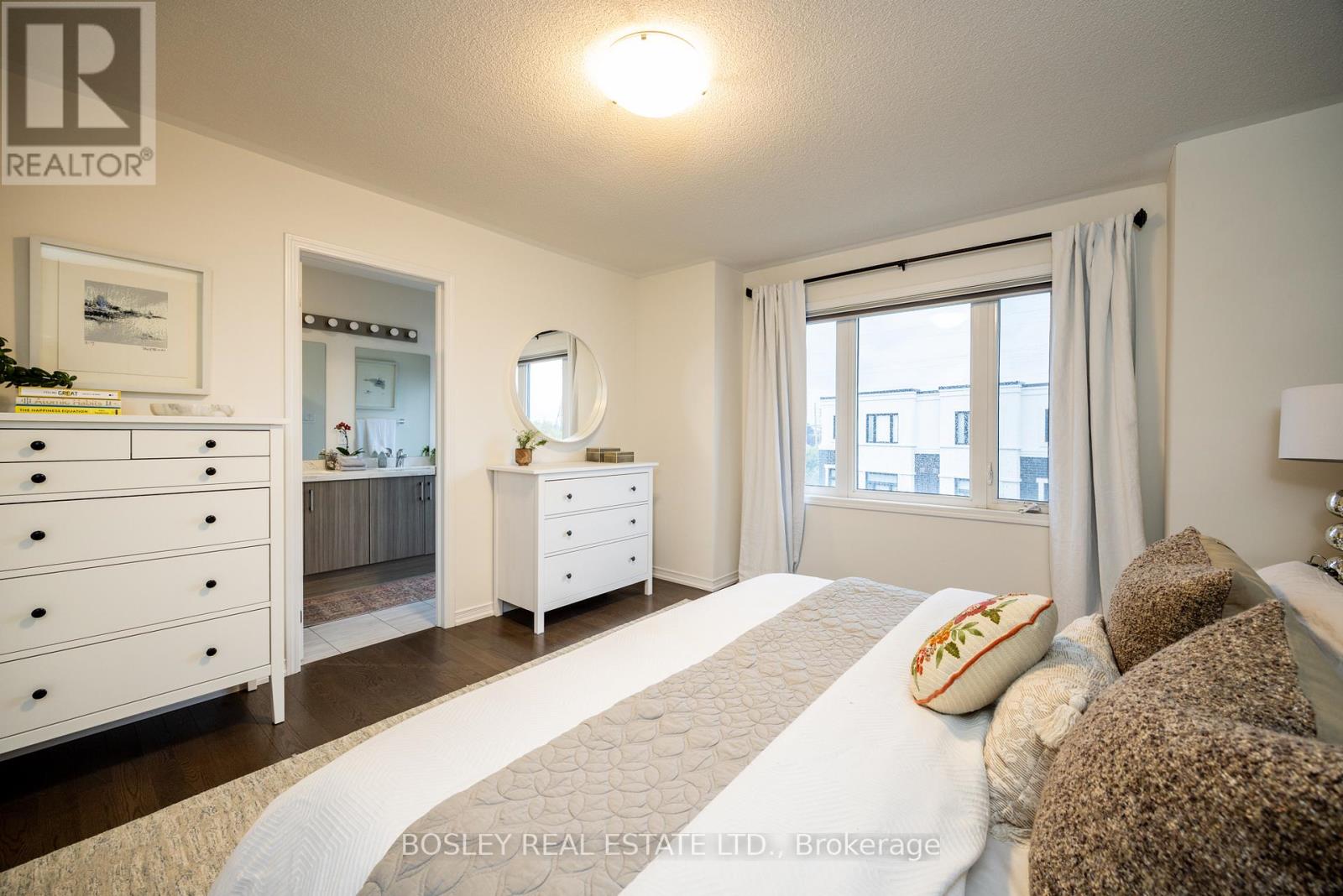 1818 Mitoff Place, Mississauga, Ontario L4W 0E8 - Photo 23 - W12522424