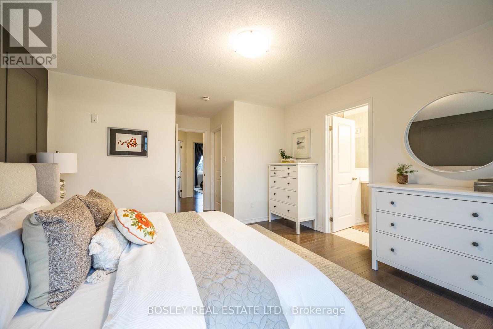 1818 Mitoff Place, Mississauga, Ontario L4W 0E8 - Photo 24 - W12522424